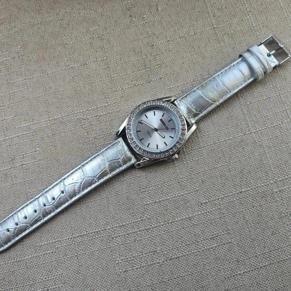 Croton Women Wristwatch Silver Leathe Strap Crystals Accent Bezel Wrist Watch - Picture 9 of 12